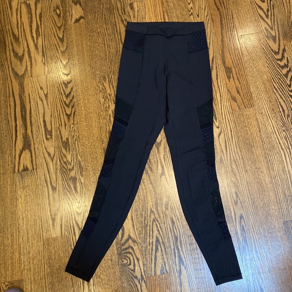 Brand new Lululemon Just Breathe high rise legging - Picture 4 of 5